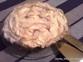 Сочный ревенный пирог под шапкой-безе