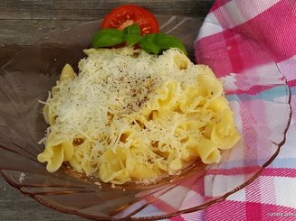 Spaghetti cacio e pepe - Спагетти с сыром и чёрным перцем