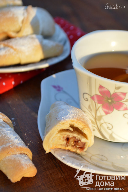 Рогалики с джемом и орехами