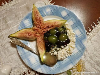 Летний десерт-желе со свежими ягодами, фруктами