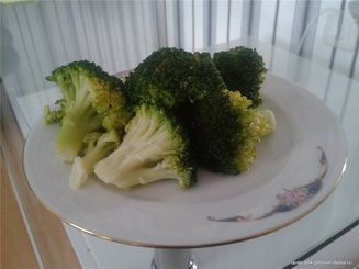 Брокколи с лимонным соусом