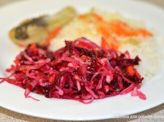 Салат из квашеной/кислой капусты и свеклы