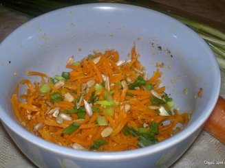 Пикантный морковный салат