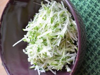 Салат из редиса с огурцами