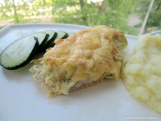 Куриное филе под кабачковой шубой