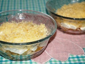 Салат груша под сыром