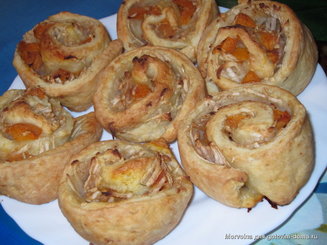 Творожные булочки с укропом и чесноком