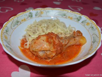 Курица в розовом соусе