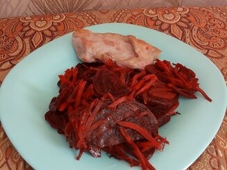 Запеченная в маринаде свекла с клюквой и травами
