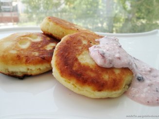 Сырники с ягодным кремом
