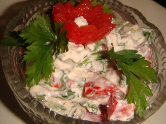 Салат с творогом, помидорами и огурцами