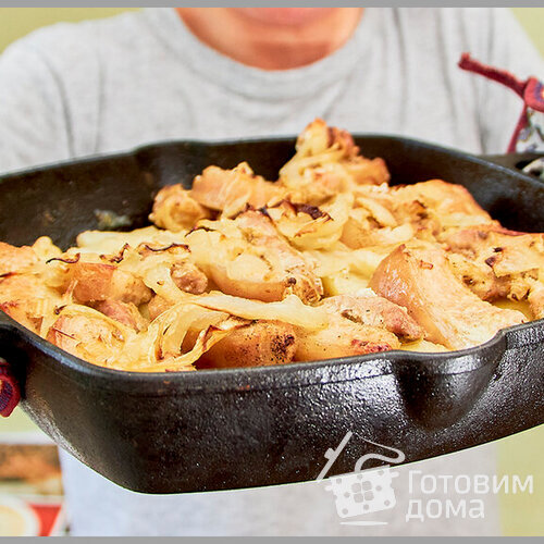 Картофель с грудинкой и луком в духовке