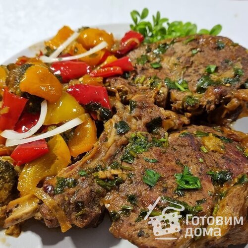 Тушеная говядина на кости с овощами