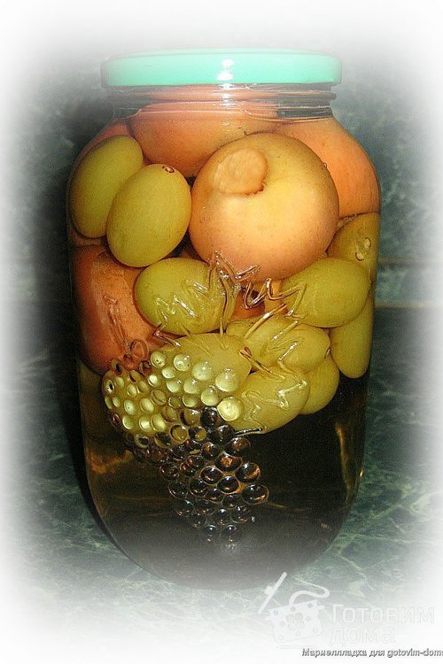 Компот из яблок и винограда