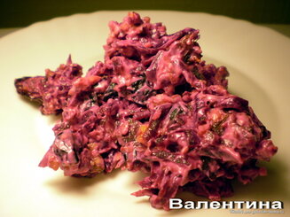 Салат из свеклы, чернослива, грецких орехов