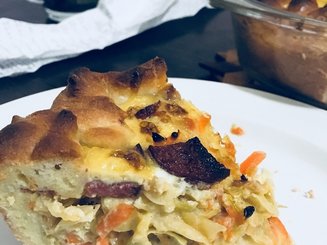 Пирог с кислой капустой и сосисками