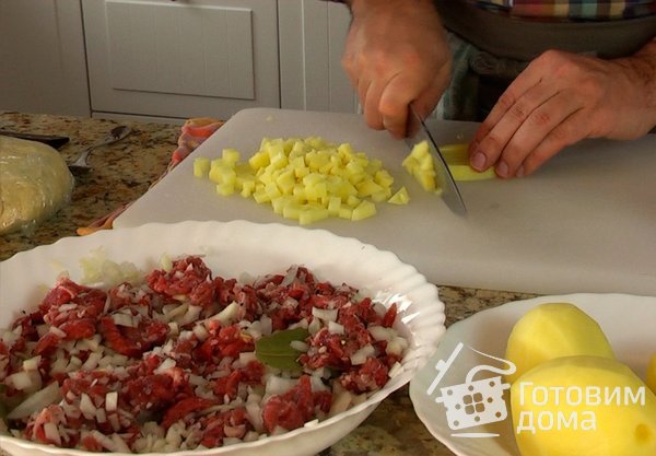 Зур-белиш - татарский закрытый пирог с картошкой и мясом фото к рецепту 1