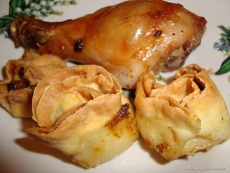 Куриные окорочка с пирожками