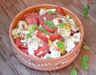 Буюрди - греческая горячая закуска из помидоров, перца и феты