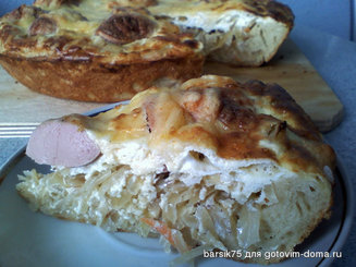 Пирог с кислой капустой и сосисками