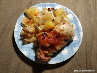 Курица запеченная с овощами