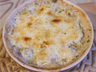 Шампиньоны запеченные в сметанно-сырном соусе