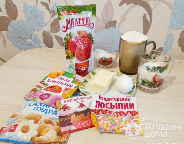 Кексы с клубничным джемом &quot;Махеев&quot;. фото к рецепту 1