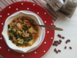 Чорба с домашней лапшой и фасолью