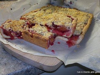 Сливовый пирог с грецкими орехами
