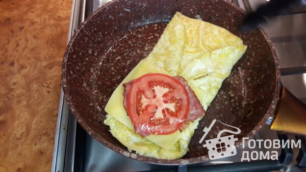 Горячий сэндвич на сковороде с яйцом фото к рецепту 9