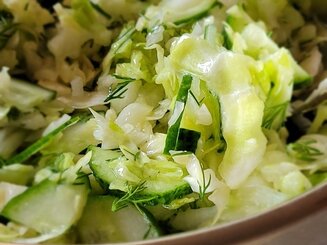 Салат с молодой капустой и огурцами