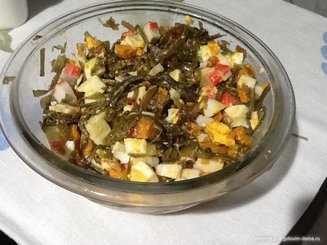 Салат из морской капусты с крабовыми палочками
