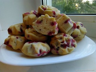 Маффины с красной смородиной и маком
