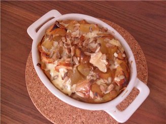 Булочная запеканка с яблоками