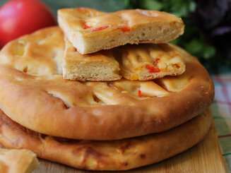 Лепешки с брынзой и перцем