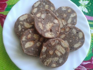 сладкая колбаска с орехами и цукатами
