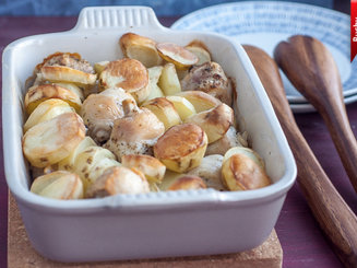 Запечённые куриные бёдрышки с картофелем,розмарином, чесноком, лимоном и спаржей