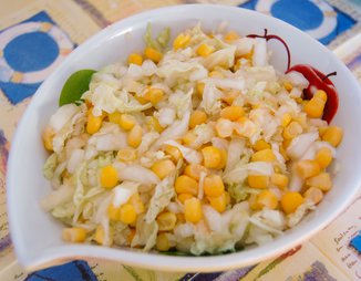 Салат из пекинской капусты с кукурузой