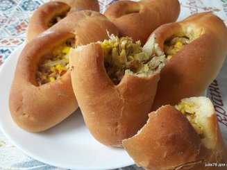 Расстегаи с капустой и яйцами