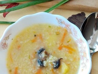 Чесночный суп с пшеном и грибами