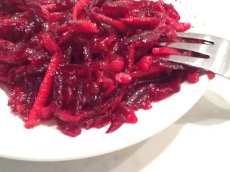 Свекольно-морковный салат с яблоками