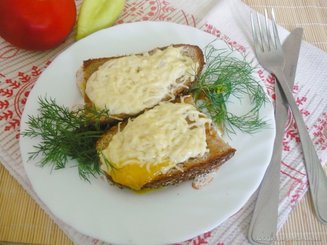 Горячие бутерброды  (яичница в хлебе)