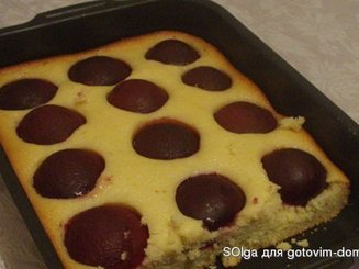 Медово- творожный манник со сливами