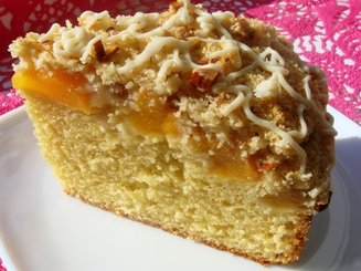 Абрикосовый пирог с миндальной крошкой и белым шоколадом