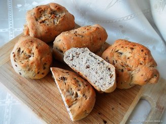 Дрожжевые булочки с семенами льна