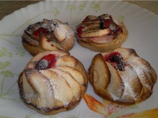 Диетическая шарлотка с яблоками и овсяными хлопьями