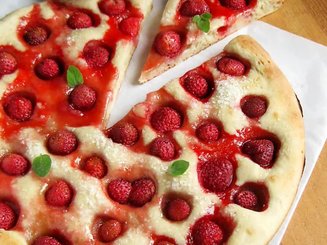 Фокачча с клубникой