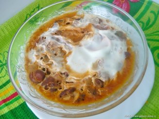 Запечённая фасоль с яйцом