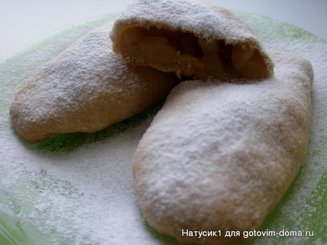 Рассыпчатые пирожки с яблоками и корицей