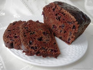 Шоколадный кекс с черникой